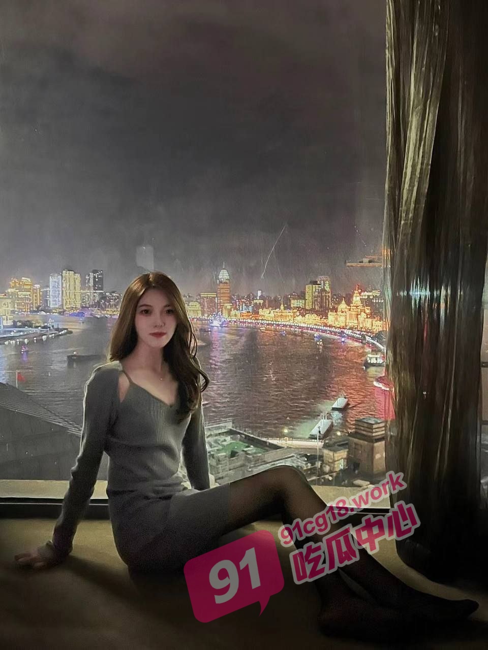 温泉酒店性虐女神~看着这么乖巧的女孩 居然也甘心被这么玩弄!