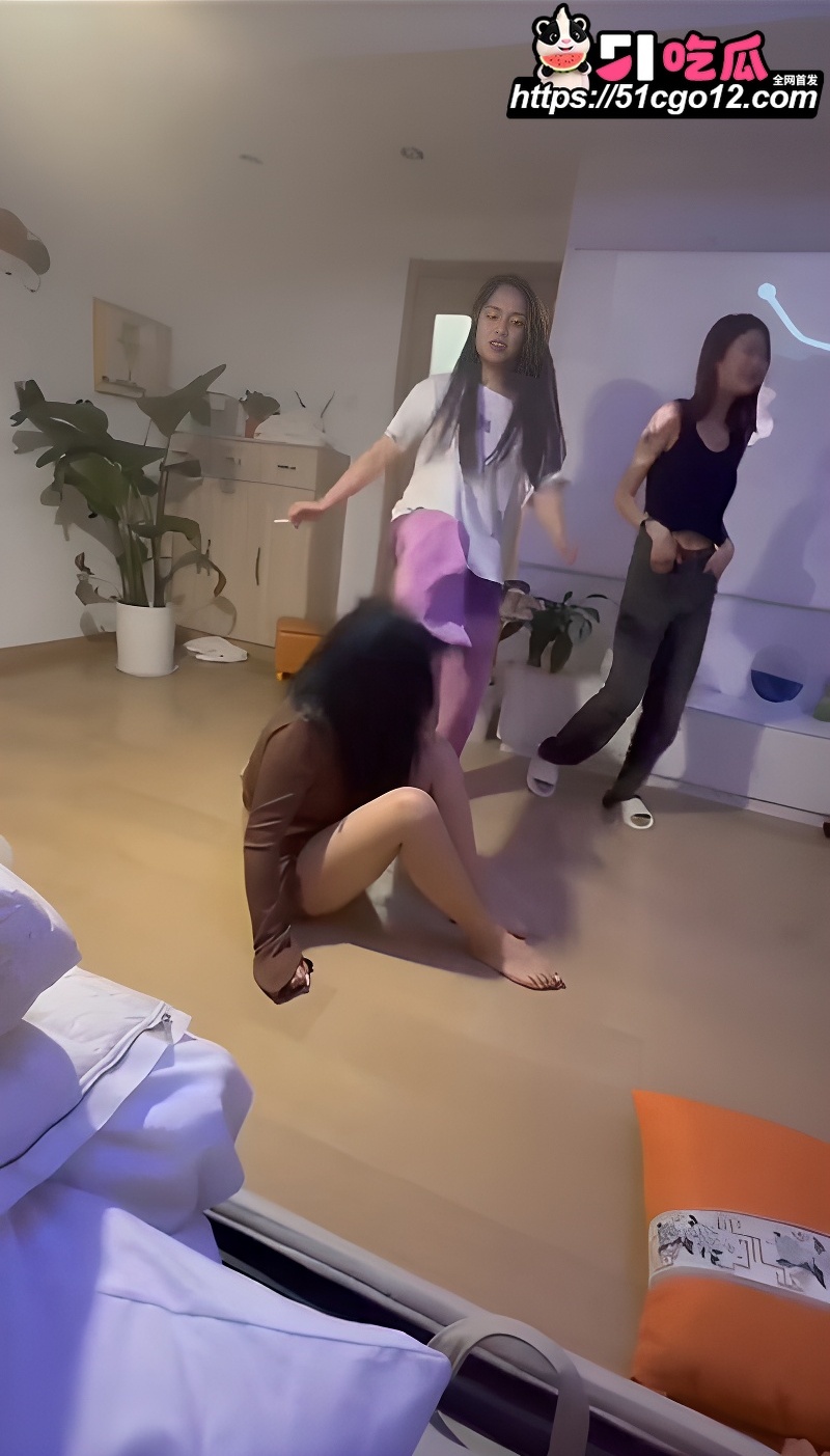 18岁精神小妹霸凌事件 2