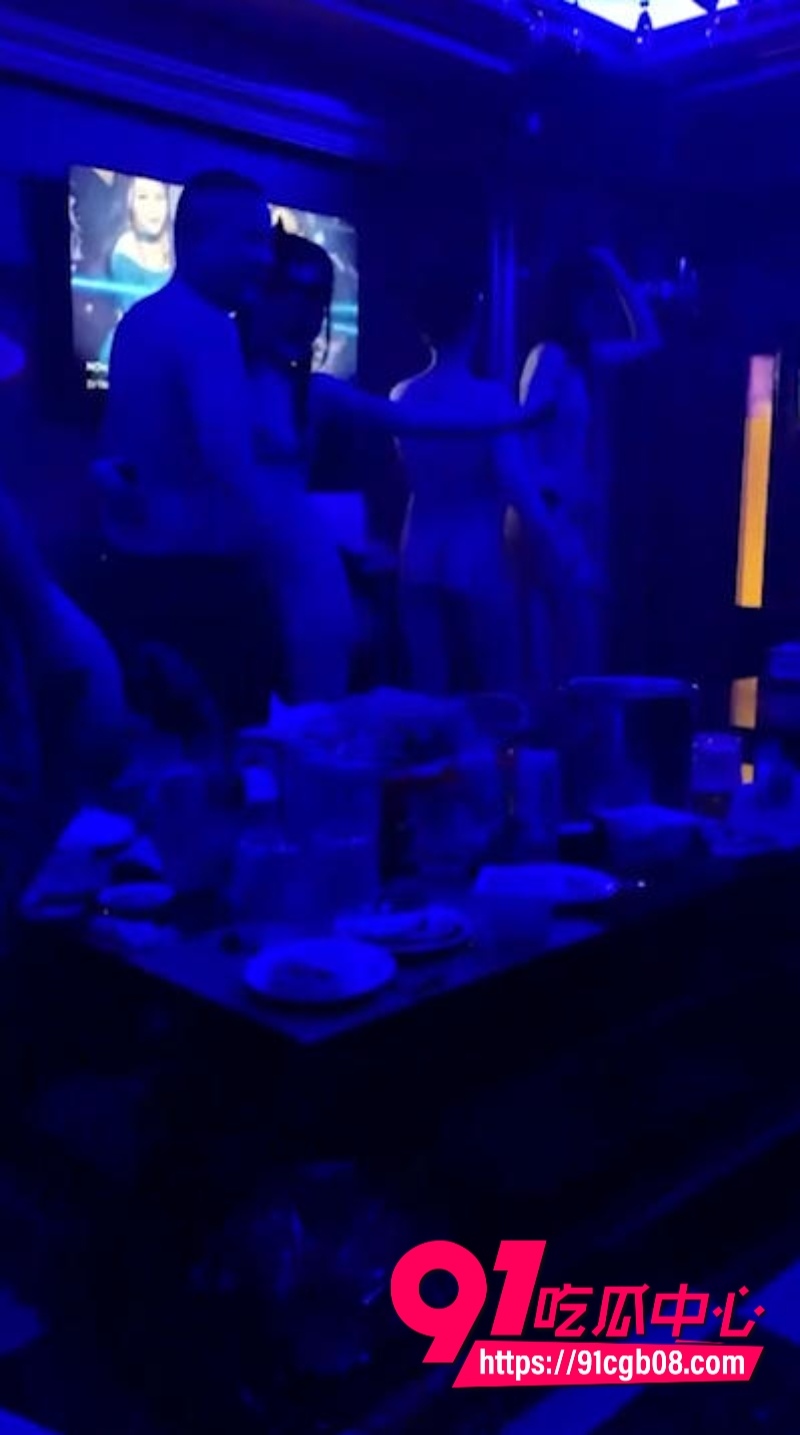 KTV包厢淫乱合集 表面一副清纯女神的样子6
