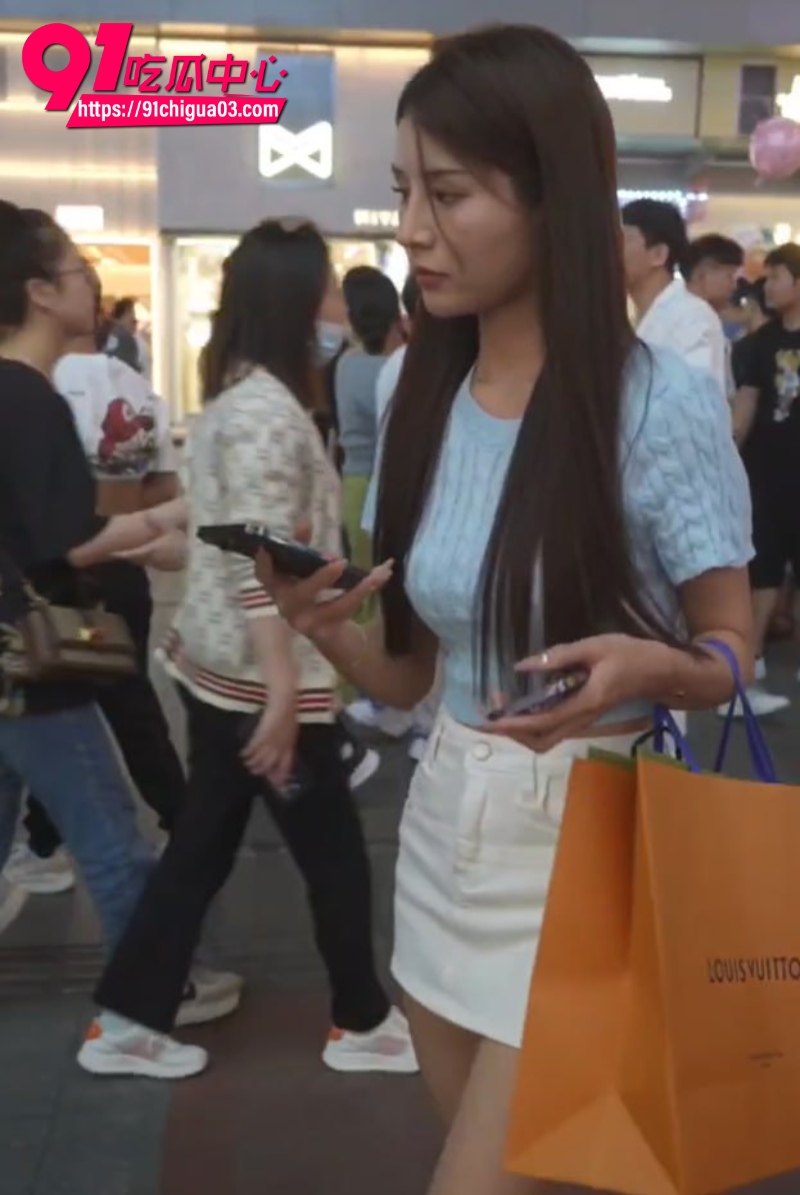 偷拍大神街头抄底偷拍超美御姐4 偷拍大神街头抄底偷拍超美御姐4