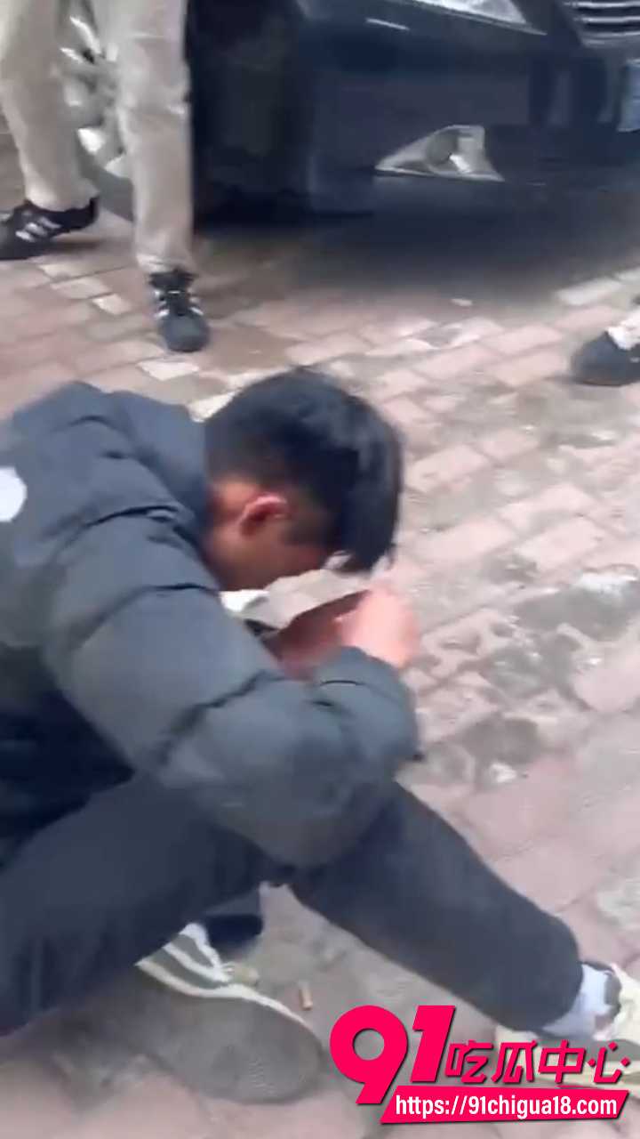 山东精神小伙单挑变群殴6