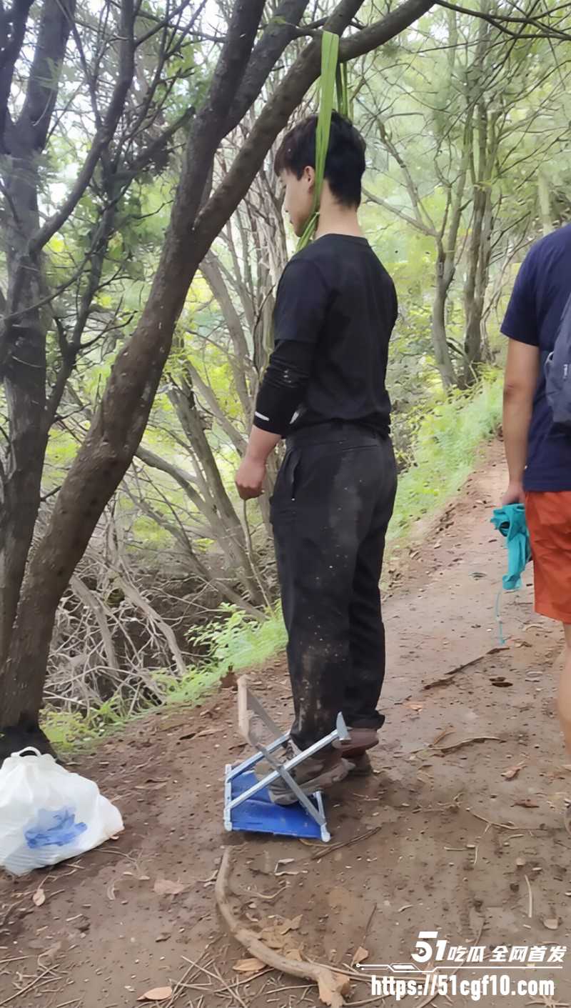 西安子午峪尖山男子上吊自杀05 西安子午峪尖山男子上吊自杀05