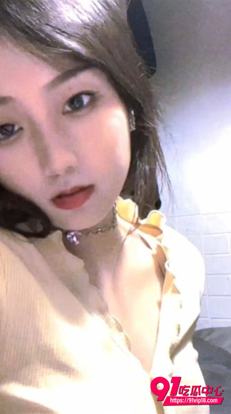 高颜值女大学生 5