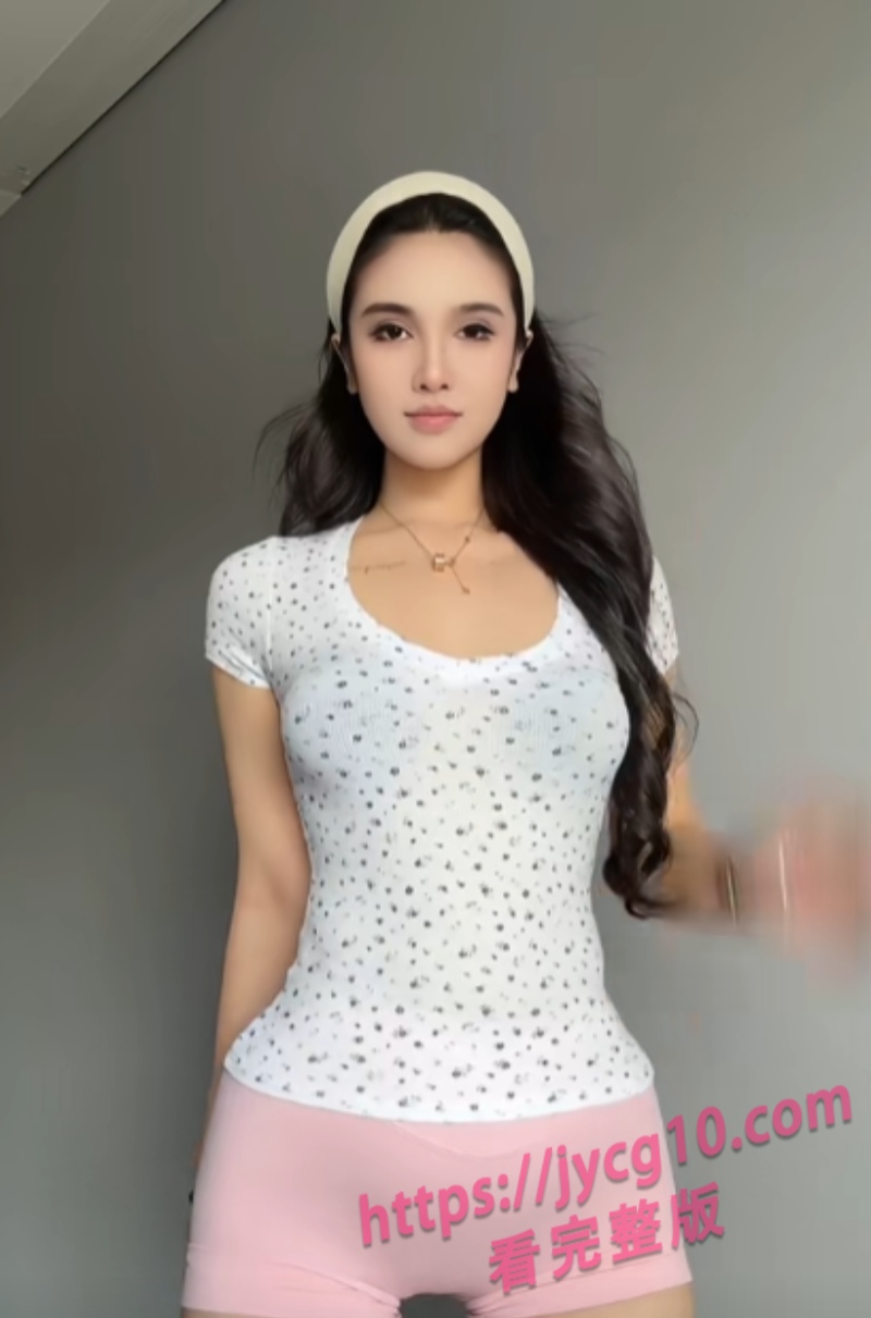 百万粉网红王晶私影流出！后花园全开释放情欲真面目！ 配图4