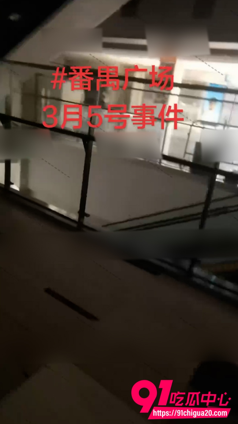 广州番禺广场永旺梦乐城 一名初中女生在五楼跳楼 原因不详 现场视频曝光