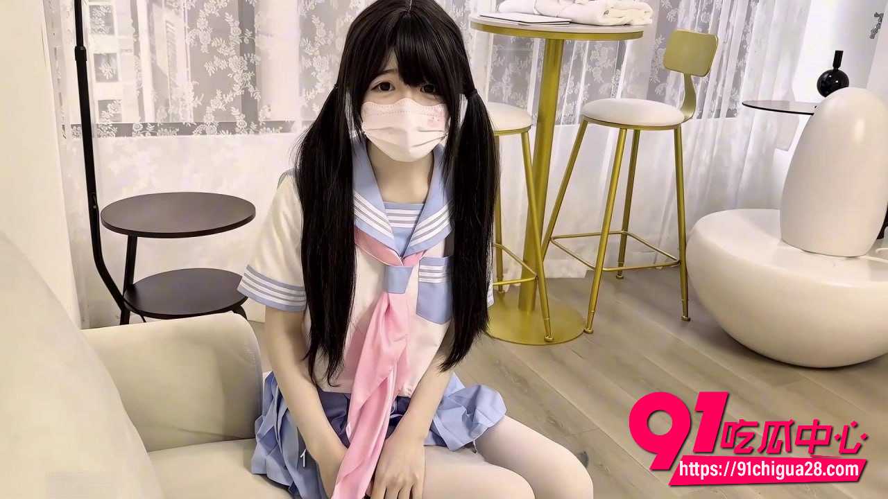 反差学生女神白虎喵cos白丝水手服 沙发口交性爱 最后高潮失禁喷水湿透床单！