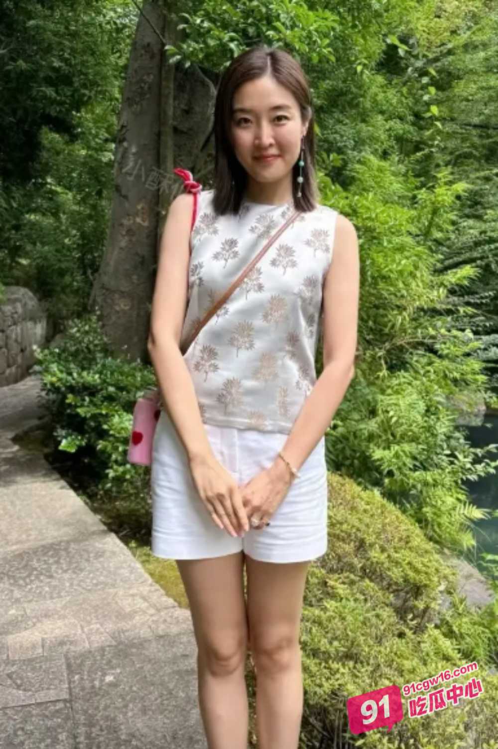 撸片精选～人妻当着丈夫面被儿子的恶霸同学们轮奸 现场相当淫乱不堪！