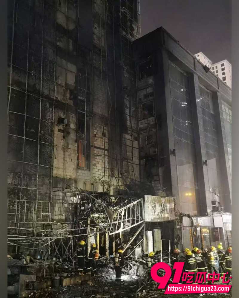 山西太原市高层建筑发生火灾 12
