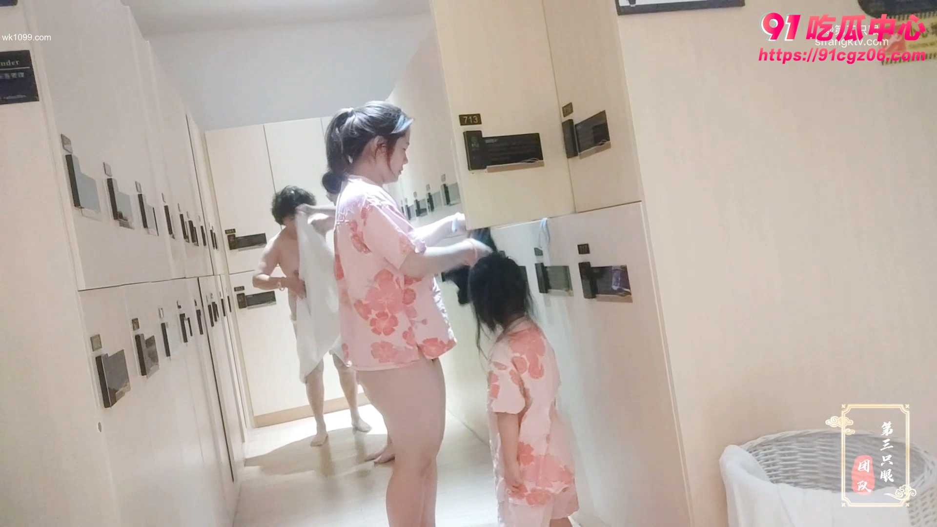 东北女澡堂全景偷拍～半裸全裸全都有！这么私密的视频是哪位瓜友拍的？