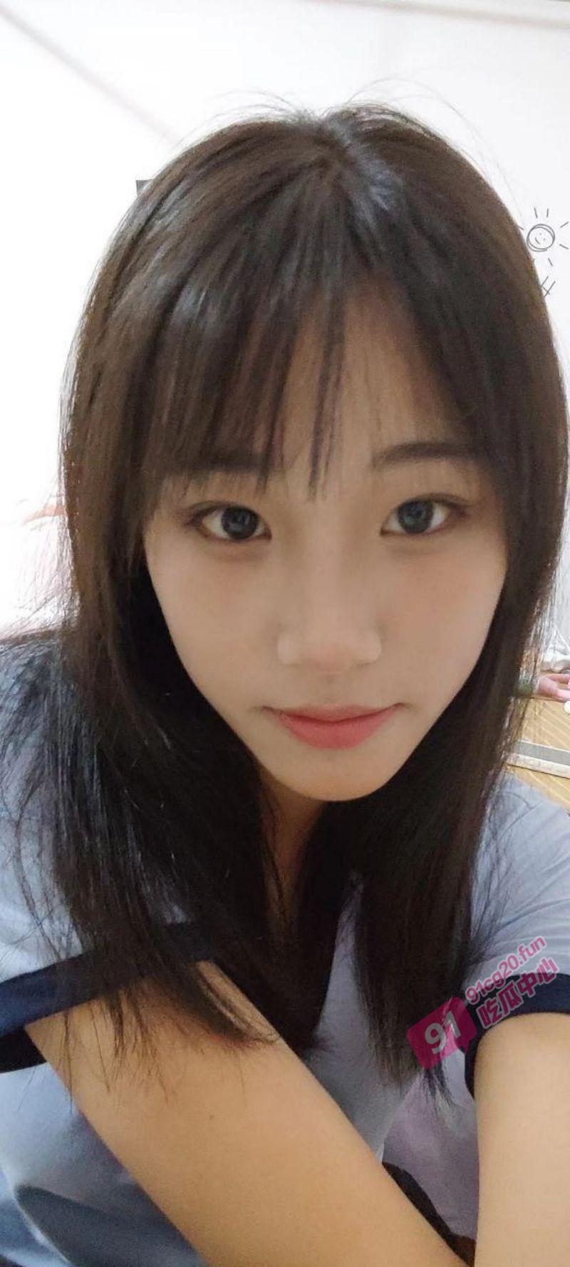 即使是亲妹妹也要玩～哥哥打飞机被妹妹发现 强行拉着妹妹做起了活塞运动！