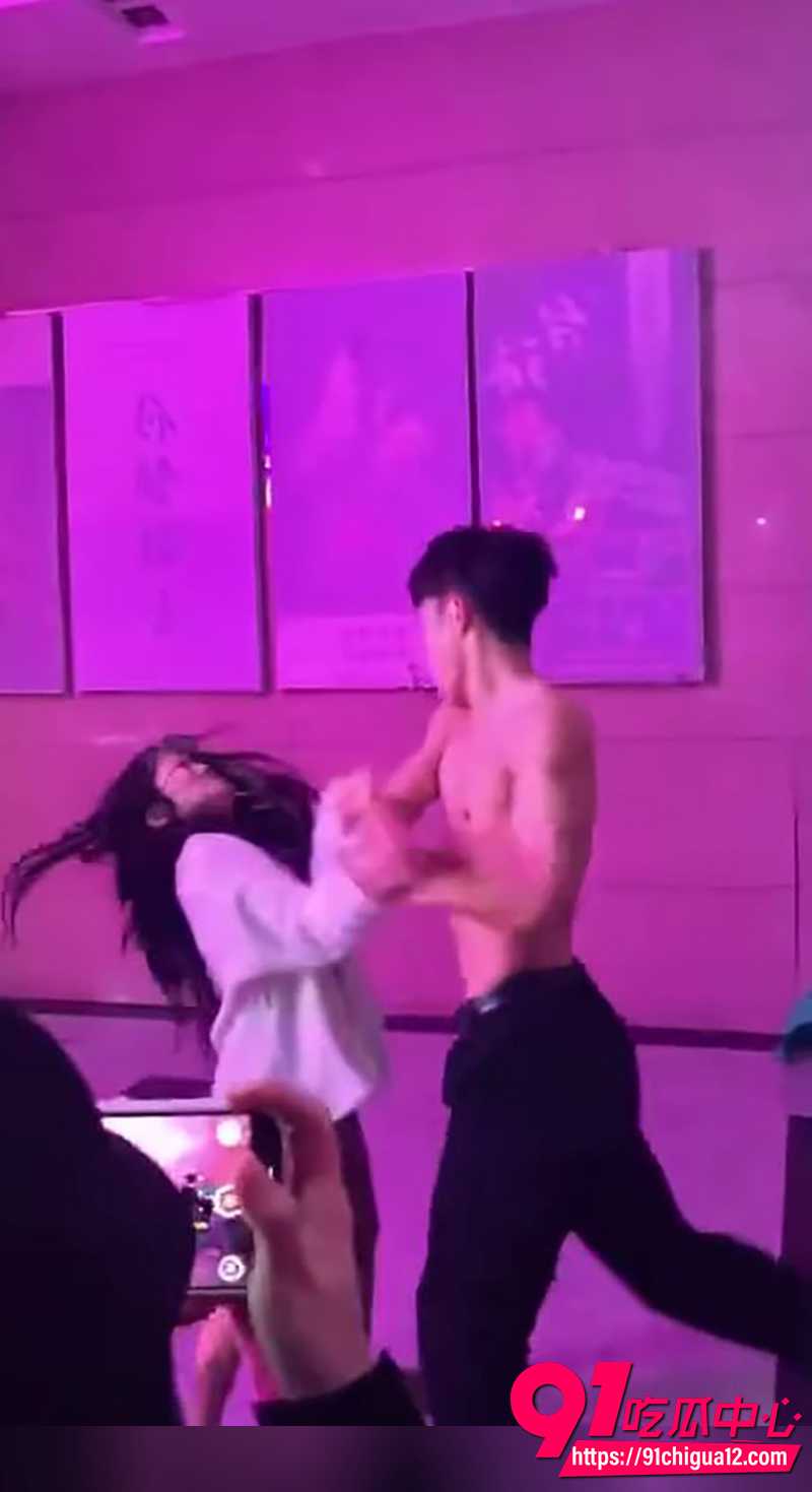 精神小伙1V3事件 1 精神小伙1V3事件 1