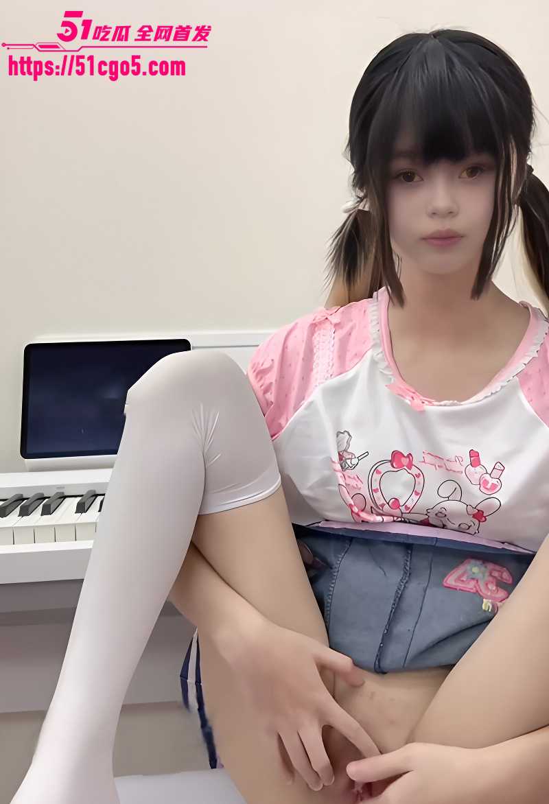 嫩白虎萝莉诗诗呀双马尾女儿的反差自慰 5 嫩白虎萝莉诗诗呀双马尾女儿的反差自慰 5