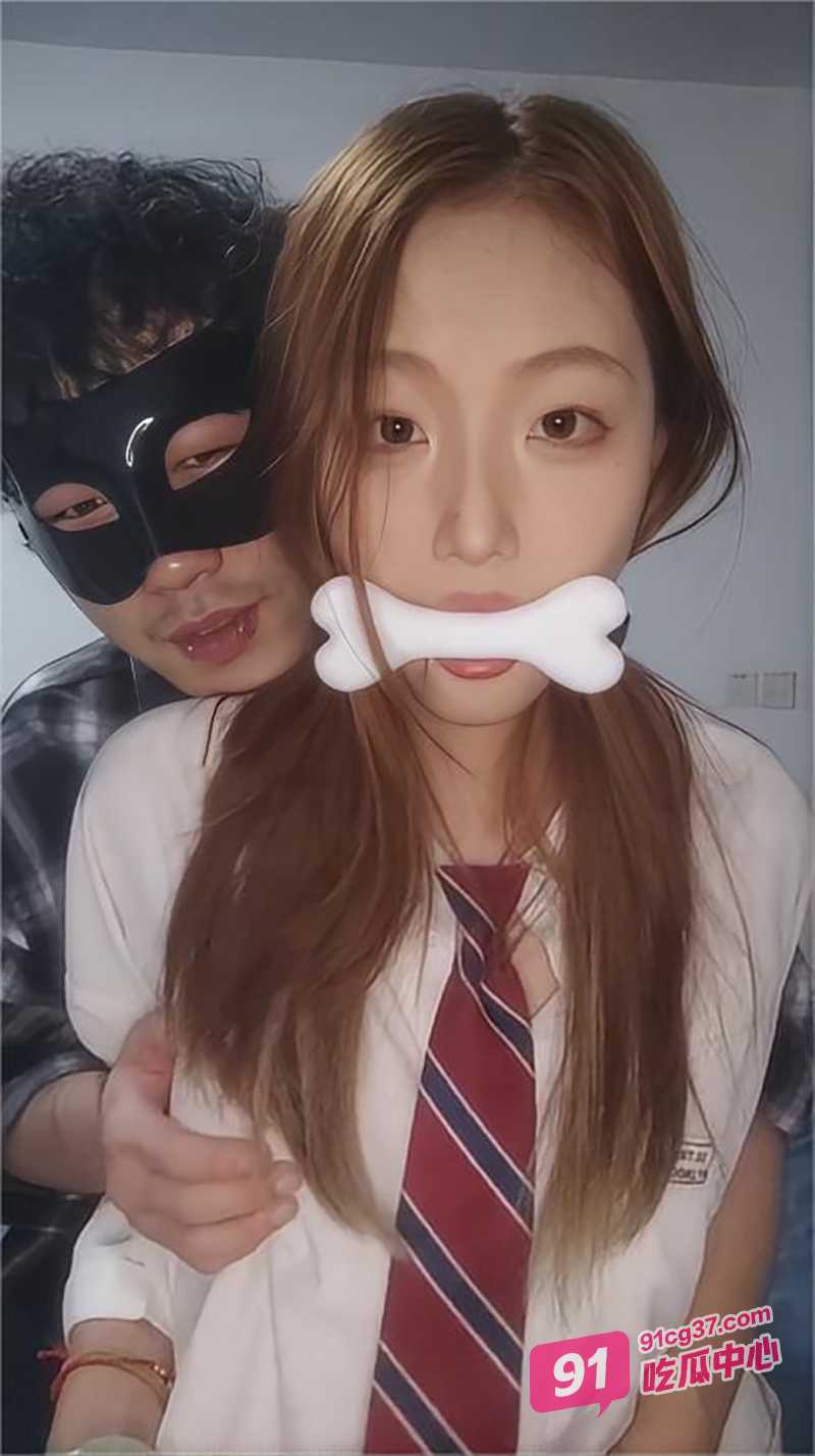 瓜友投稿～探探邂逅反差婊张璐 初见当晚就被调教非常到位！ 配图