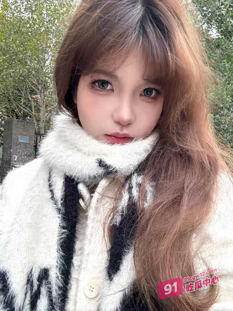 调教女王调教多名清纯女 沦为任女王辱骂受虐的母狗 舔脚打屁股随意玩弄 这些妹子太可怜了！