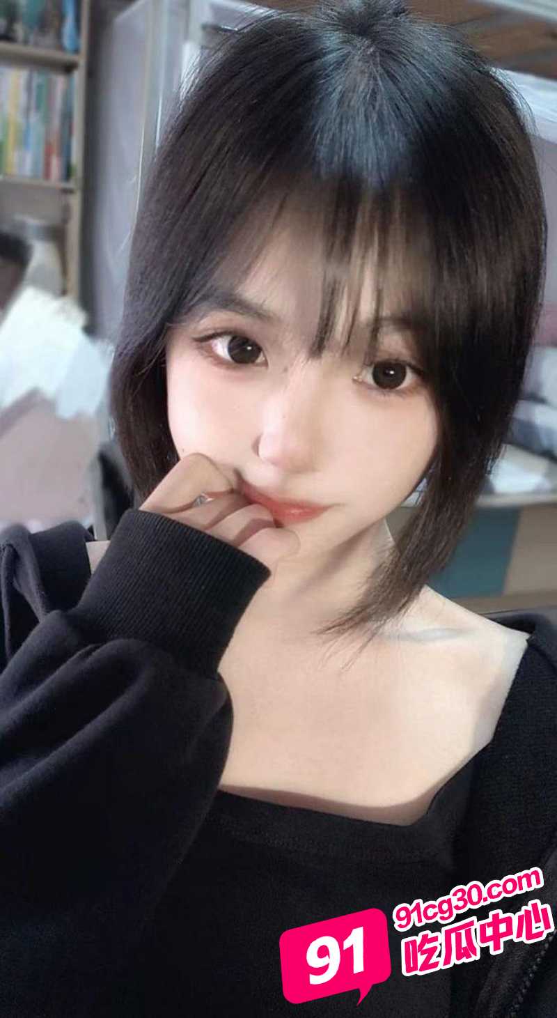 成都师范学院的校花孟涵 被金主包养屁眼骚穴来回切换着干！