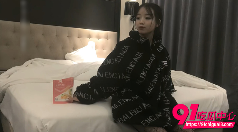 文轩探花佳作 萝莉黑丝包裹美腿撩拨 多姿势猛烈交合！