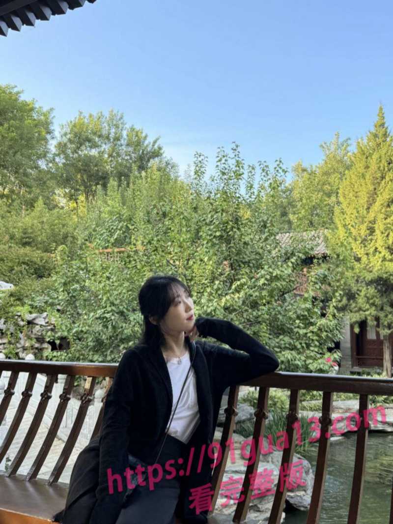 情侣酒店性爱视频流出 女友主动口交 眼神拉丝反差至极 配图3