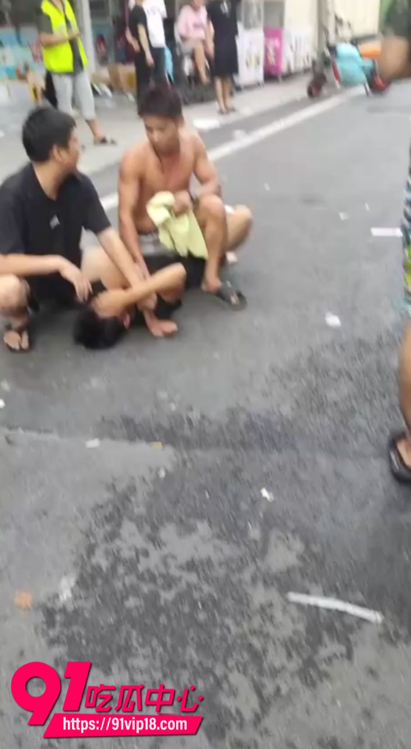 普宁流沙西陇万泰汇持刀伤人事件现场画面曝光3