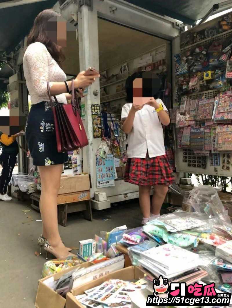海角大神 包容的岳母 原创新作 饥渴丈母娘床上爽到叫祖宗 下床骂畜生