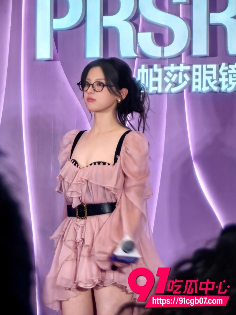 高能大瓜新晋女星 杨超越 早年被人下药性爱视频2