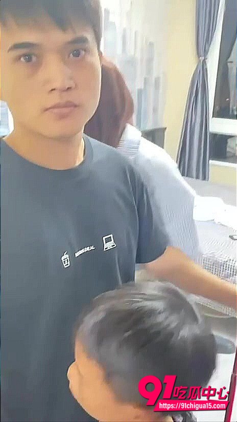 原配抓奸小三现场视频5 原配抓奸小三现场视频5