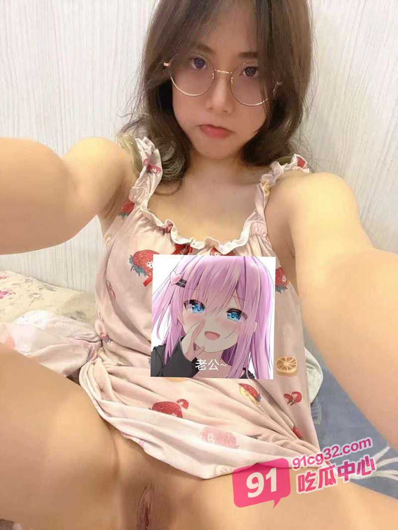 湖南工业大学眼镜妹唐雪 居家自拍展现自己的身体色诱屏幕前的你！ 配图3