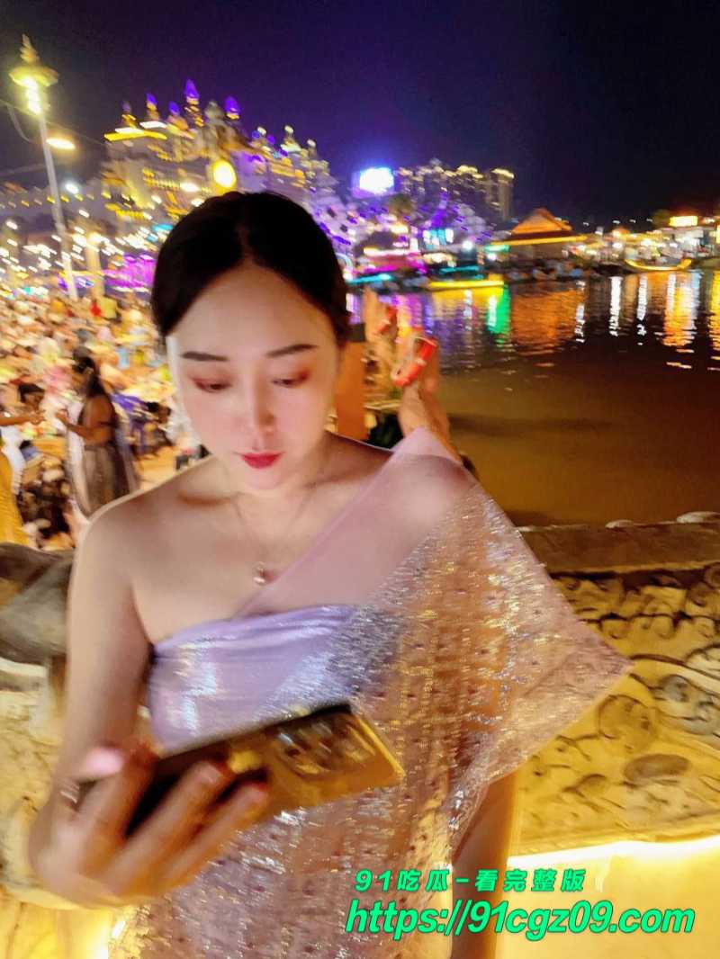 网友投稿小红书约炮清纯空姐 灌醉后如死猪般瘫软 大根塞嘴猛插骚逼