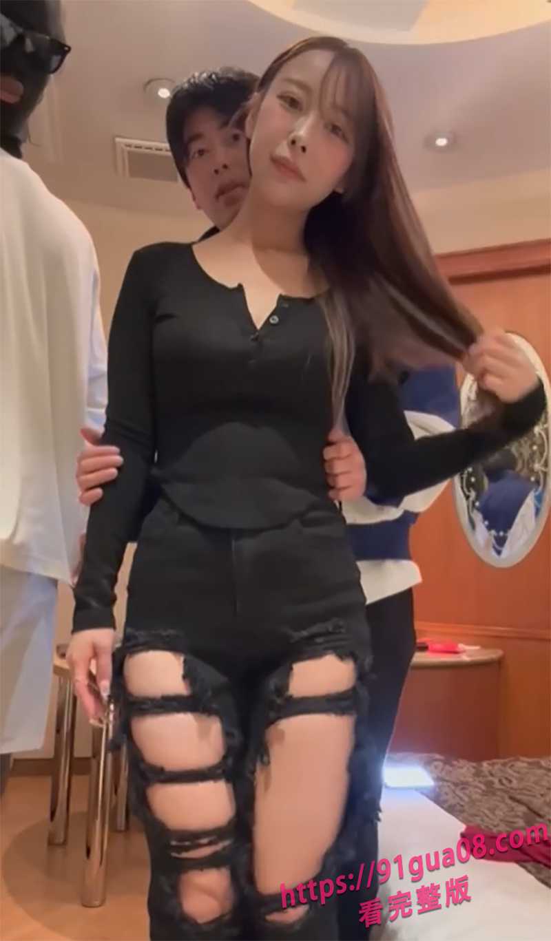 日本媚黑少妇合集 压抑的少妇沉迷在黑人的大棒中 完全忘掉没用的老公