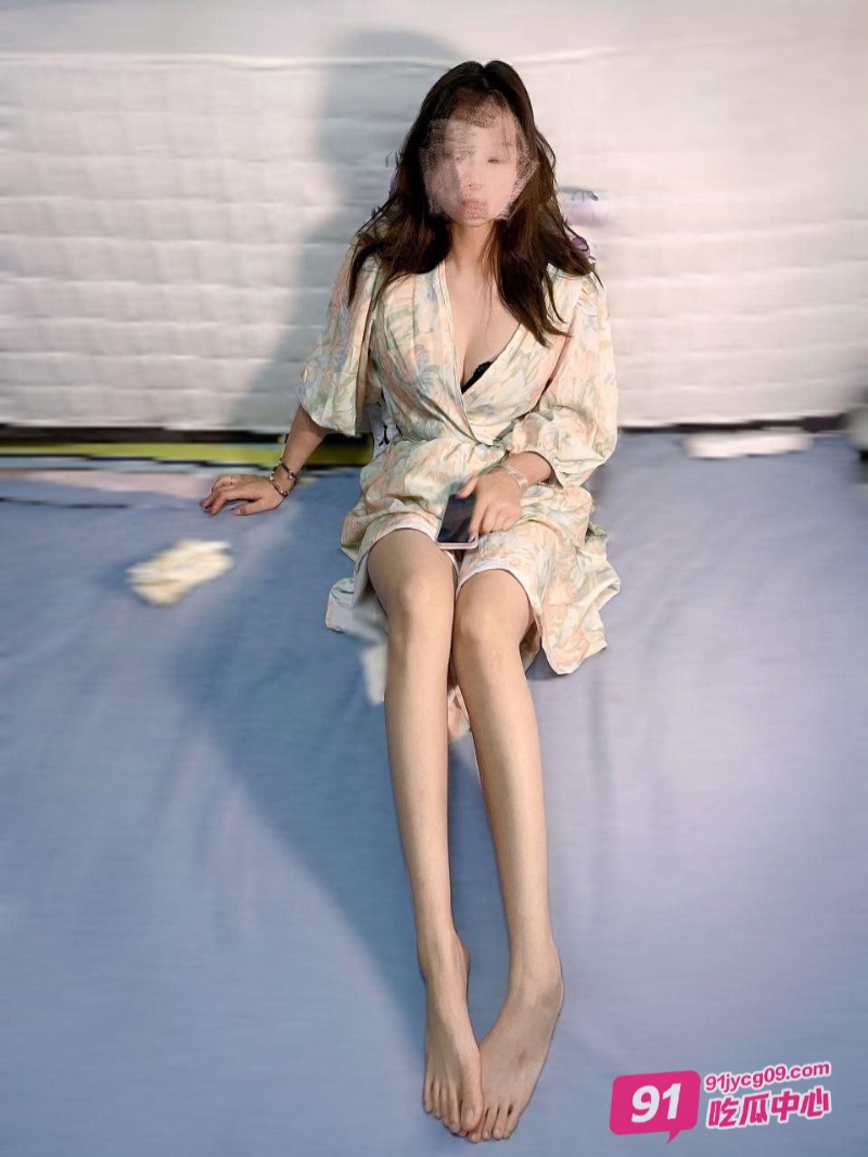 「姐弟乱伦」把大奶表姐调教成女奴 乱伦的感觉太上头了！ 配图