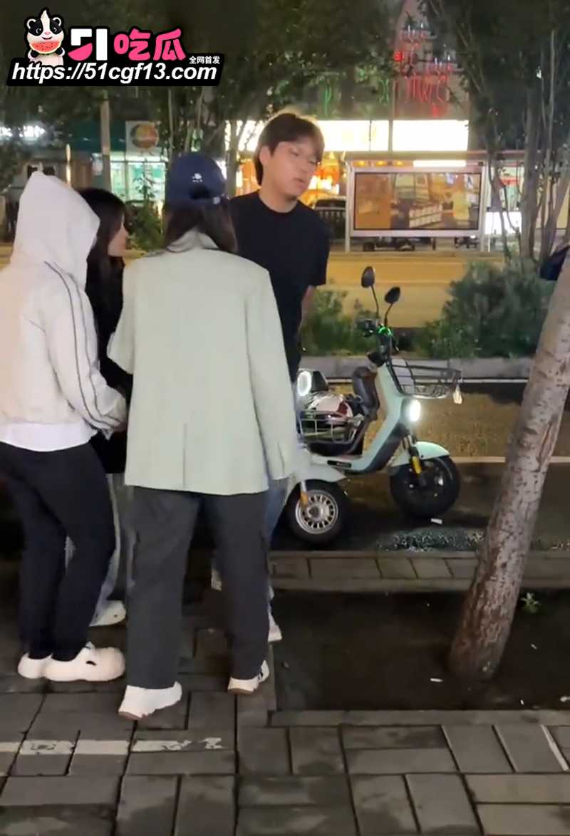 包头三角恋大瓜富婆深夜抓奸小白脸出轨7拷贝