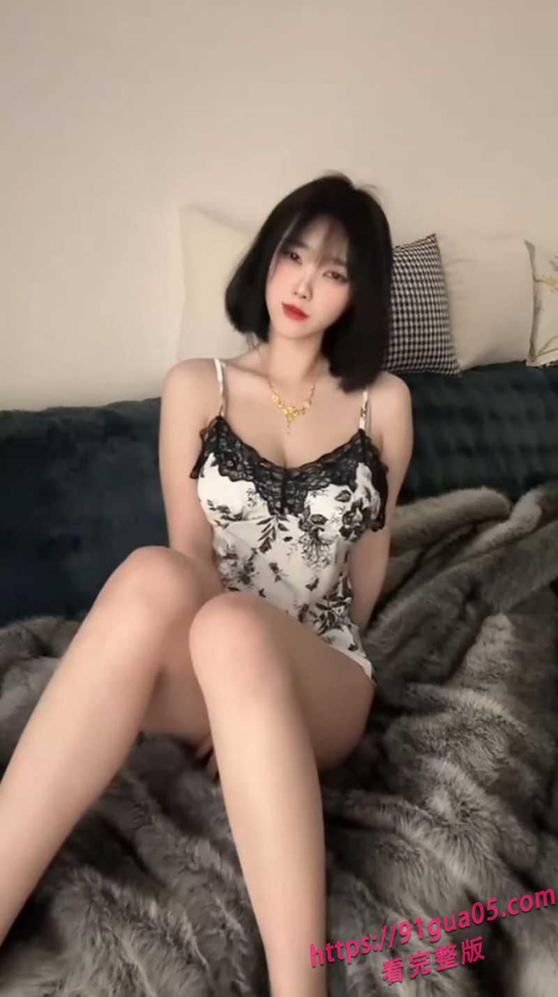 抖音网红琳铛私拍合集流出 各种丝袜制服镜前展示～