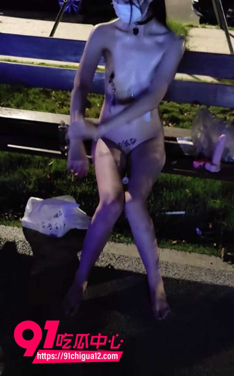推特反差小萝莉77酱Fxxc77被主人带到马路极限露出4 推特反差小萝莉77酱Fxxc77被主人带到马路极限露出4