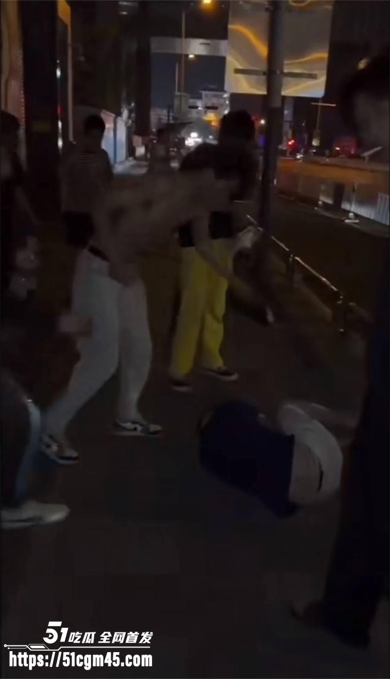 徐州精神小伙暴揍俄罗斯老外 10 徐州精神小伙暴揍俄罗斯老外 10