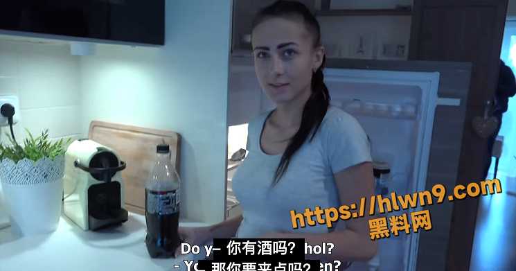 捷克街头搭讪系列之网上约炮18岁美如精灵的失足女 直接预约上门干 最后颜射精灵小姐姐！
