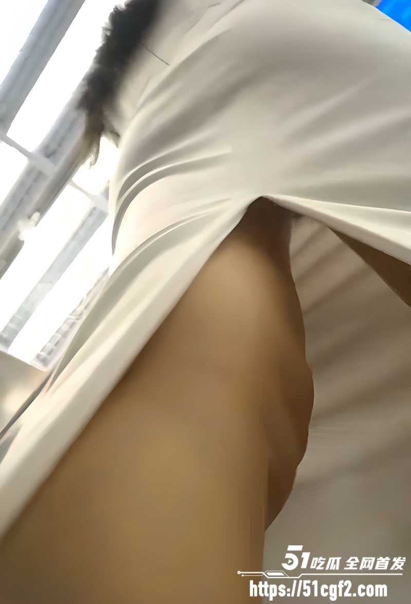 抄底偷拍无内小姐姐合集 5 拷贝