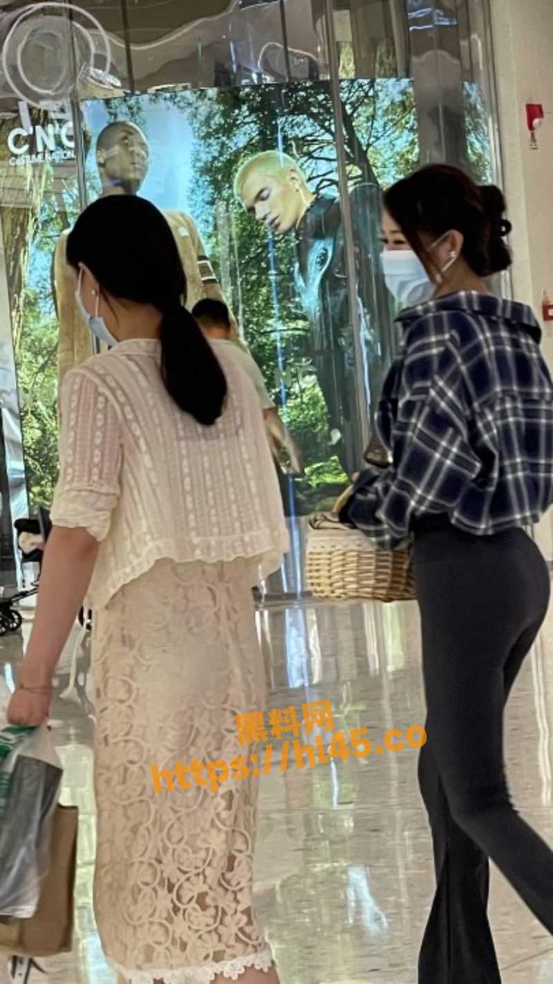 海角社区乱伦大神再献巨作 新婚骚弟媳在床上与大神玩内射调教被曝光！