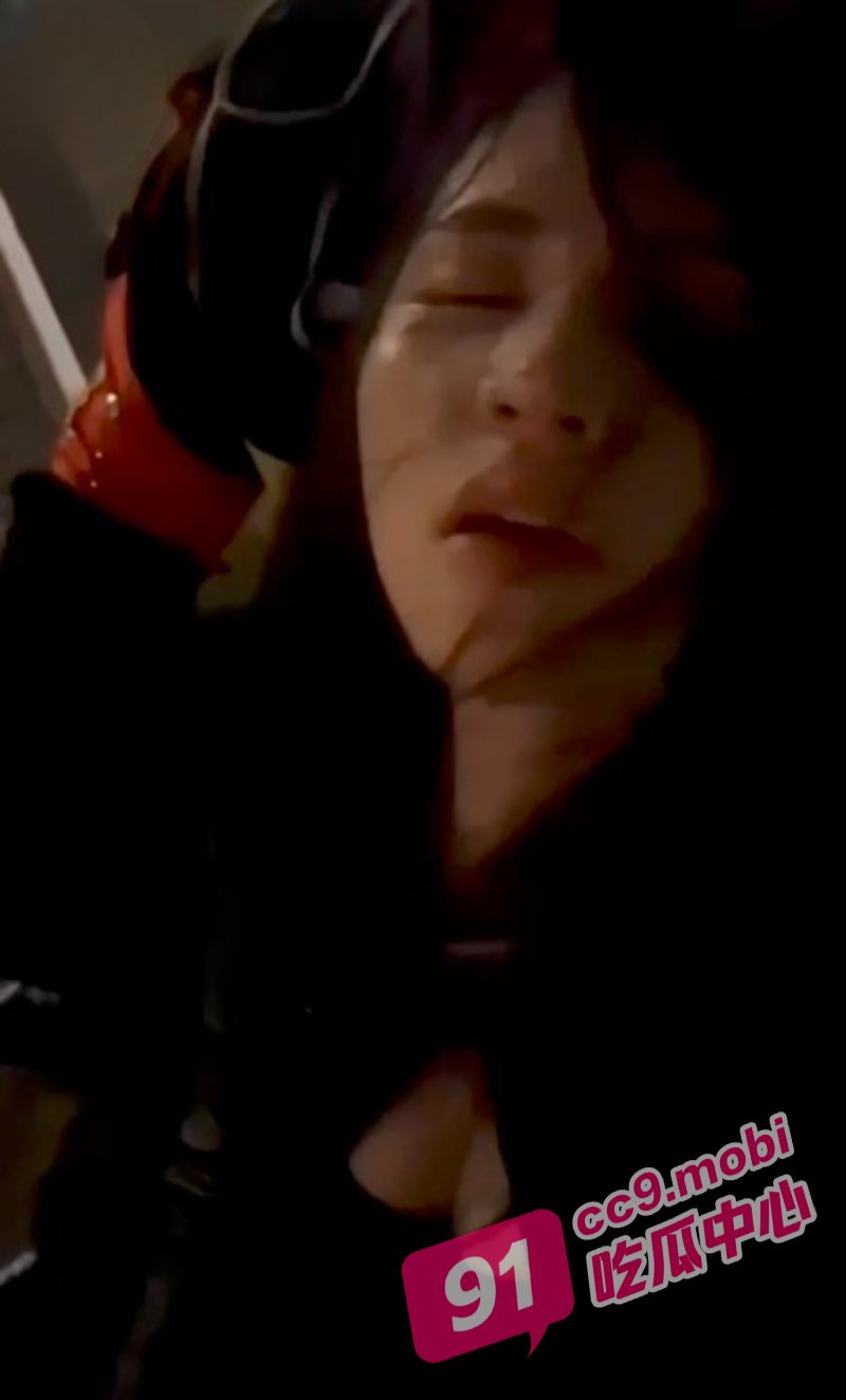 醉酒女路边发酒疯大喊 我要做爱快点操我 不要把我当人把我当狗操