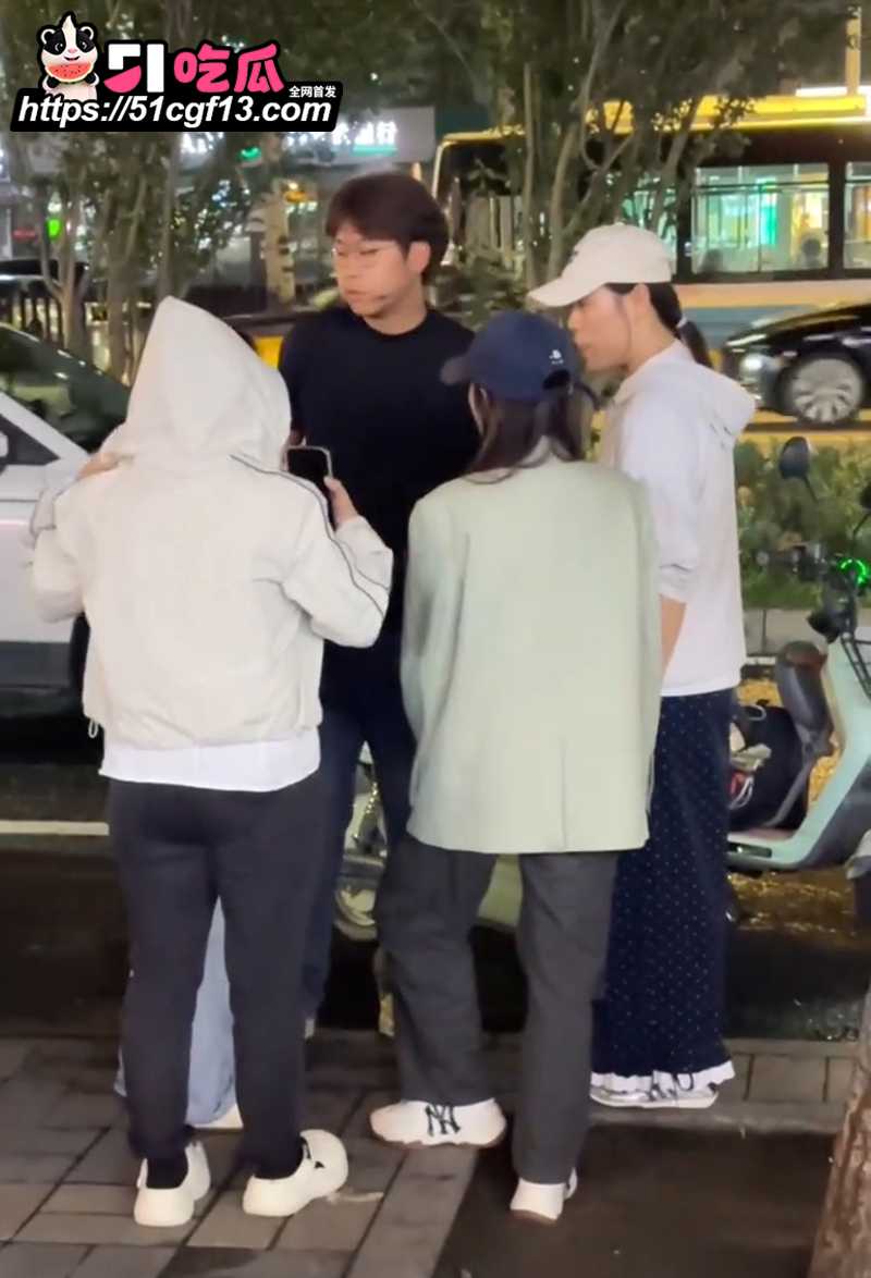 包头三角恋大瓜富婆深夜抓奸小白脸出轨6拷贝