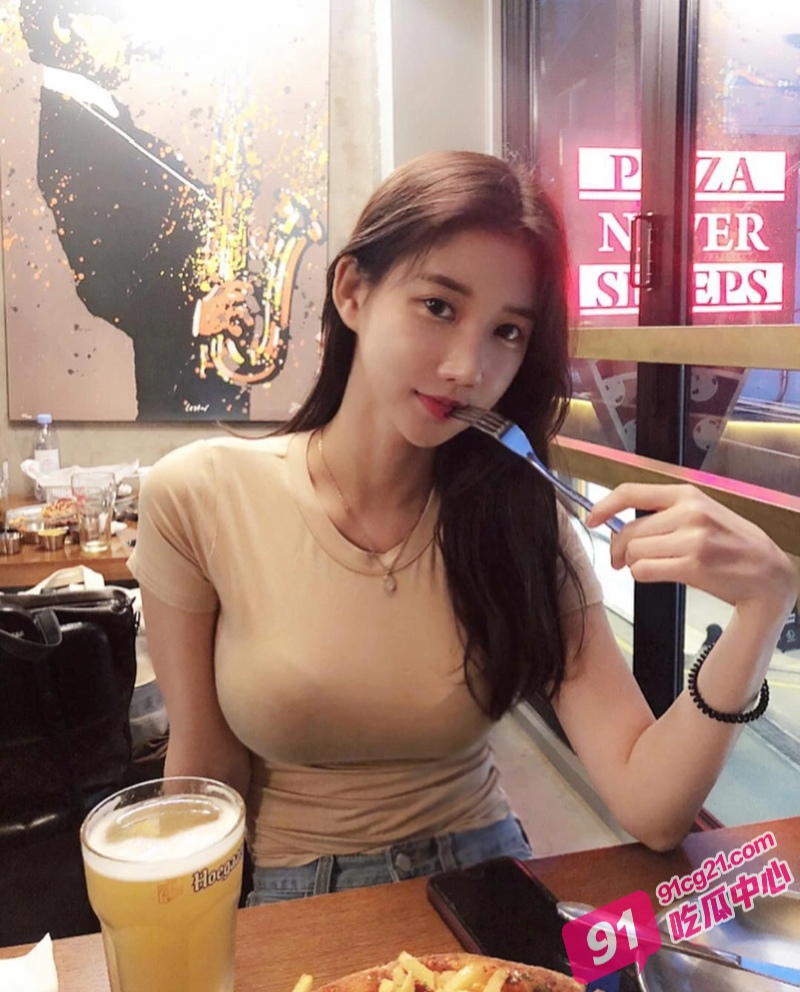 晚上千万别钻小树林 否则你就会看到这一幕！