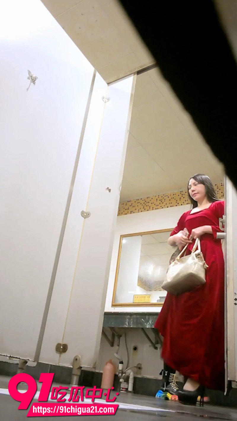 商场女厕所被安装针孔摄像头偷拍美女尿尿画面全都曝光6 商场女厕所被安装针孔摄像头偷拍美女尿尿画面全都曝光6