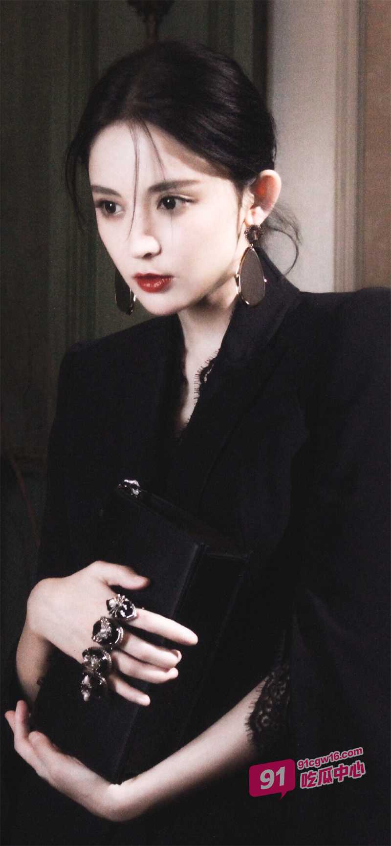 AI换脸古力娜扎 赤身裸体大秀性感身材 自慰大秀回馈粉丝 撸点满满！ 配图2