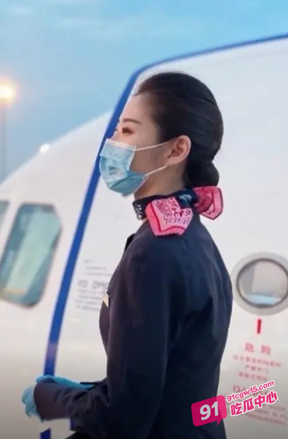 国航美女空姐丁晓璇被富二代高价拿下抓住头发强力爆操 淫叫声就没停过！ 配图2