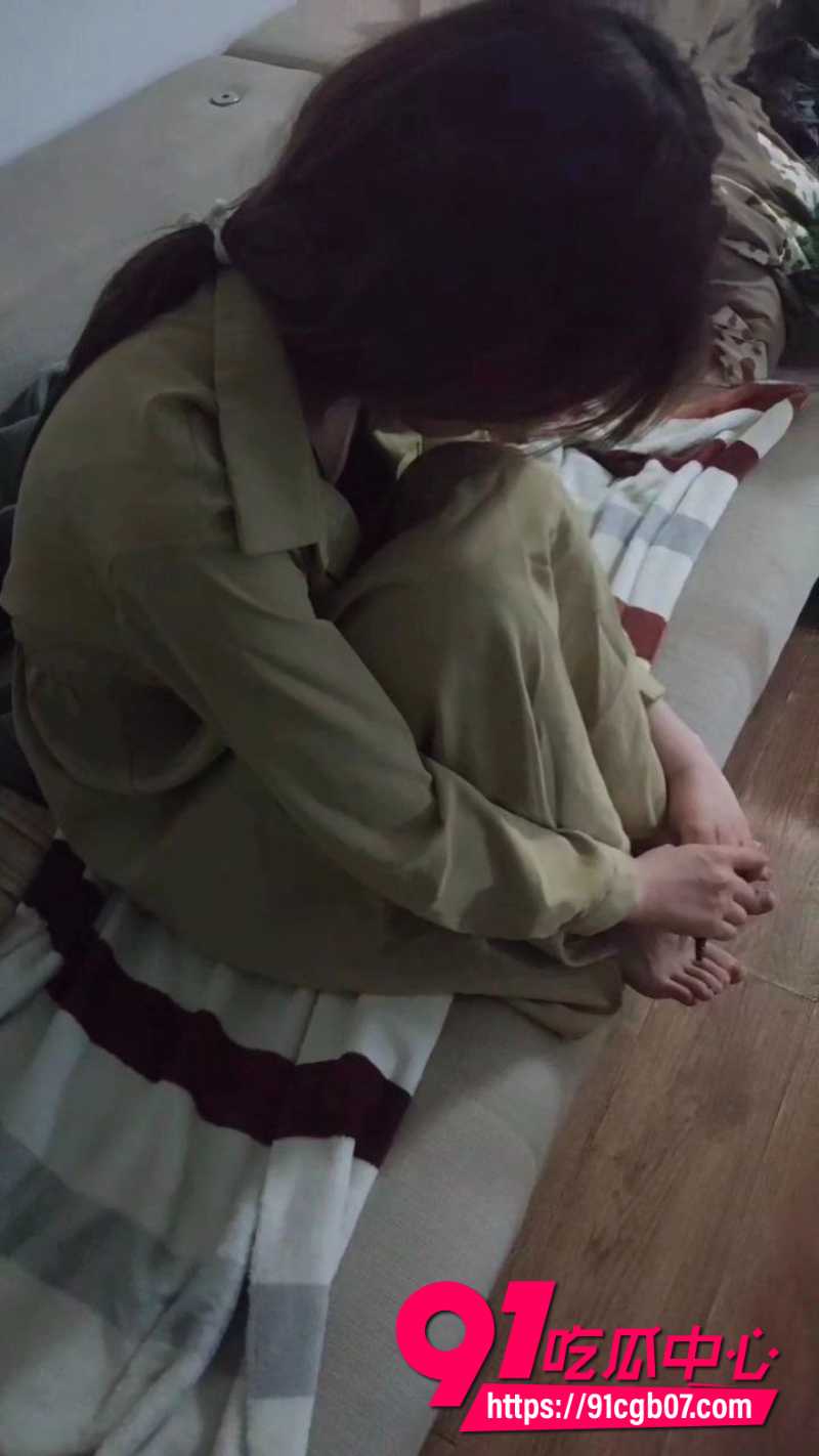 极品兄妹禁忌 小雅失恋沙发酥软安慰 结果哥哥按摩诱奸直捣嫩穴！ 这紧致小逼太销魂了！