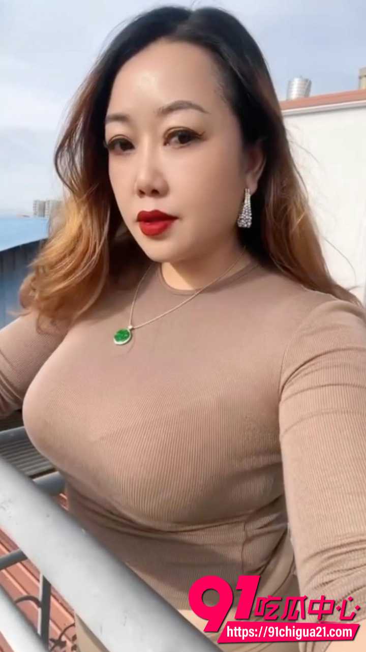 云南翡翠老板娘金惠芸大奶肥臀私拍福利4