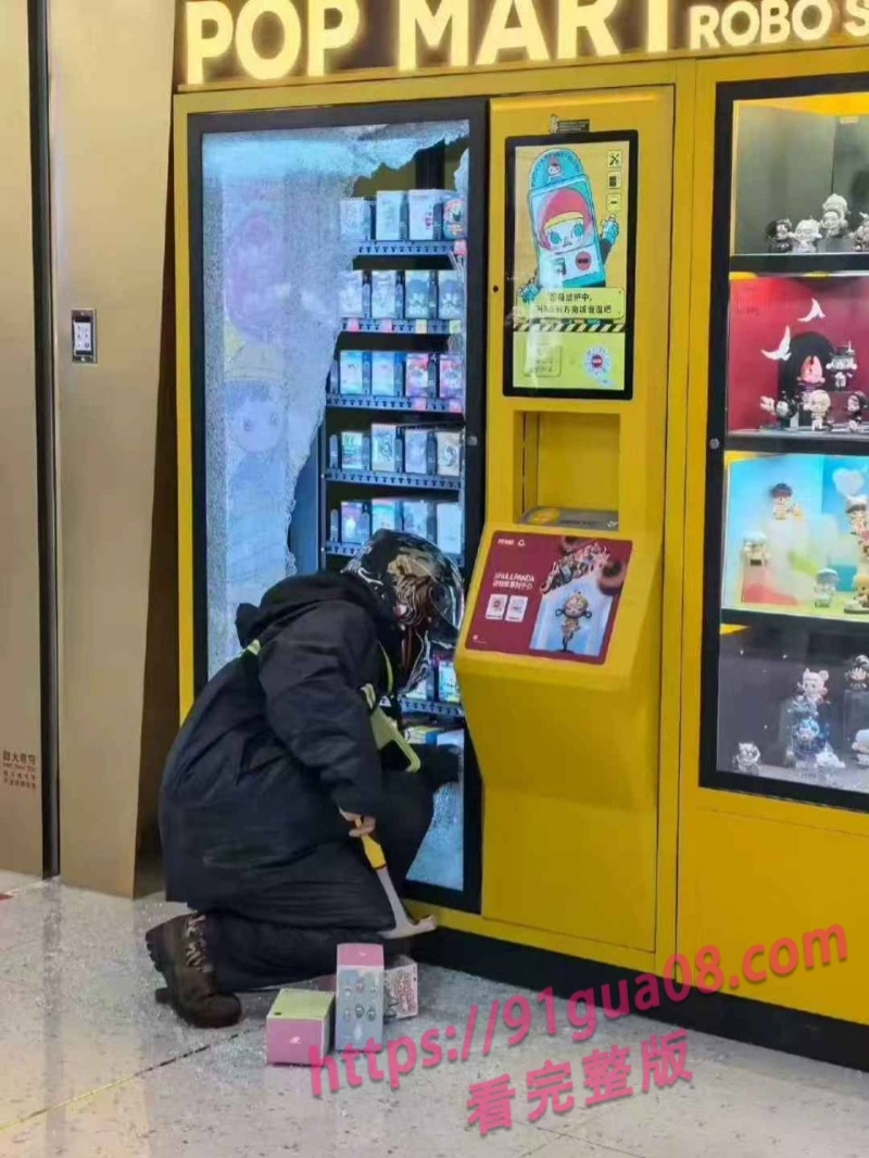 广州泡泡玛特Labubu上新 女子因争抢不幸坠楼现场视频曝光令人痛心 配图4