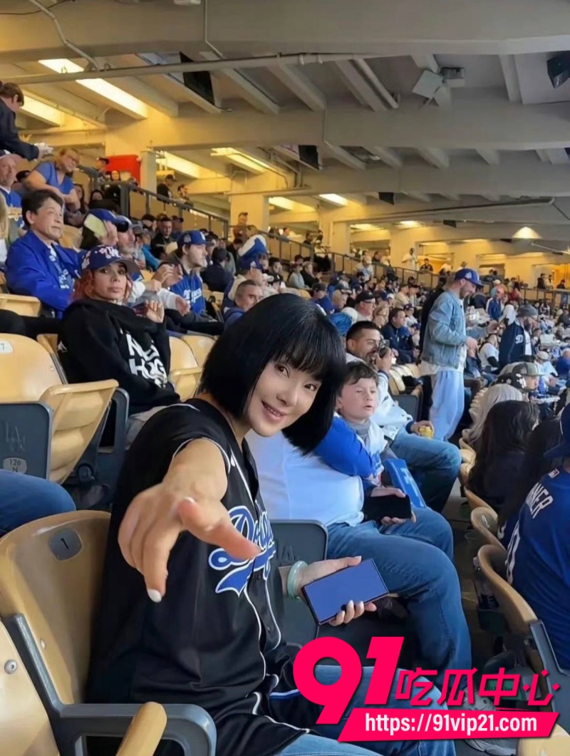 唱常回家看看的陈红李军夫妻双双出轨一个闯女主播家被抓一个被指偷了12亿13