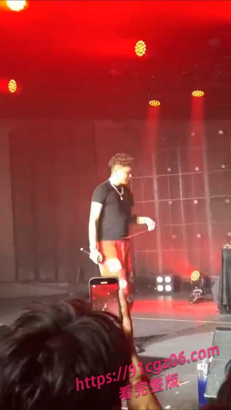 杭州trapcn猥琐男打飞机射女生腿上网页素材4素材水印版 杭州trapcn猥琐男打飞机射女生腿上网页素材4素材水印版