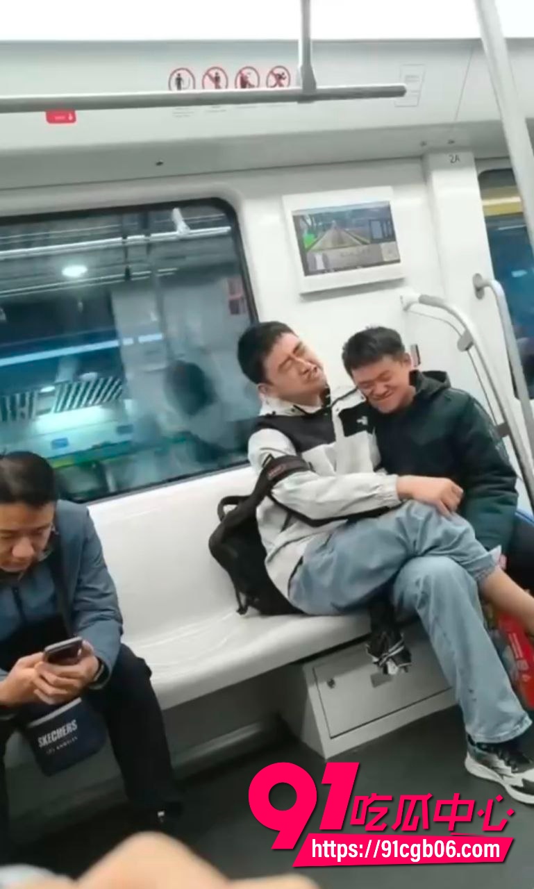 真是恶心，坐地铁碰到一对gay5
