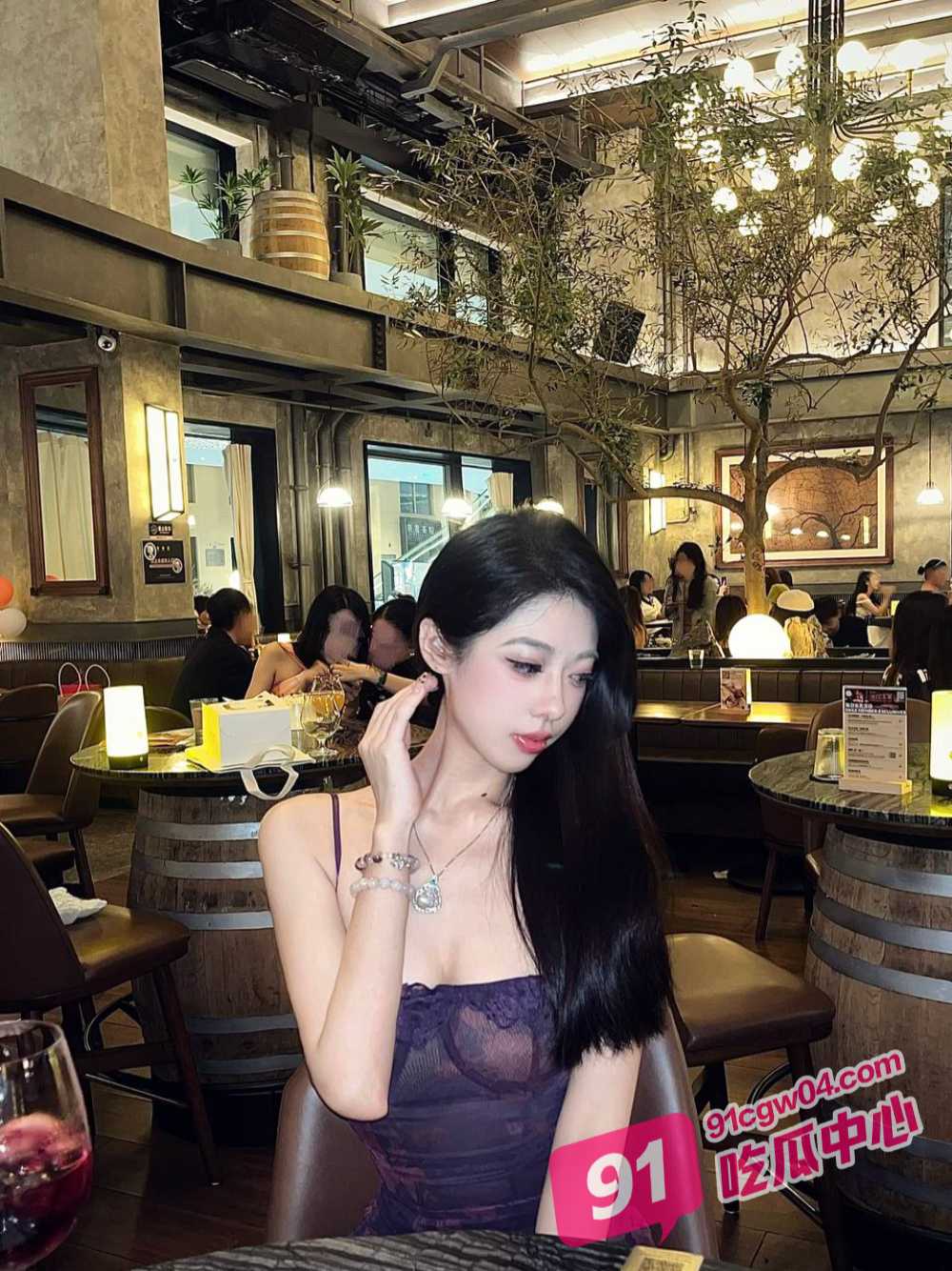 抖音风绿帽绿母混剪视频 极品反差人妻 完整版性爱视频福利 配图3