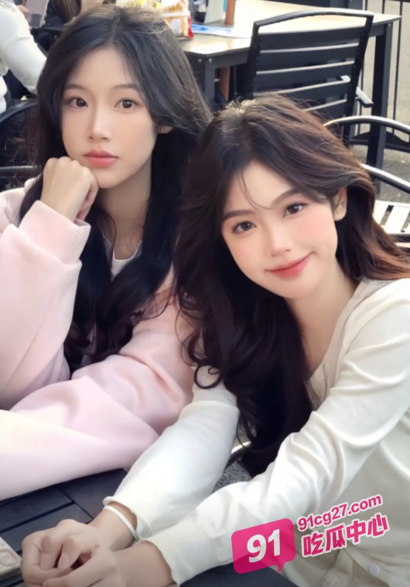超燃做爱直播间 两女一男直播叠罗汉 刷到就是缘分! 配图2